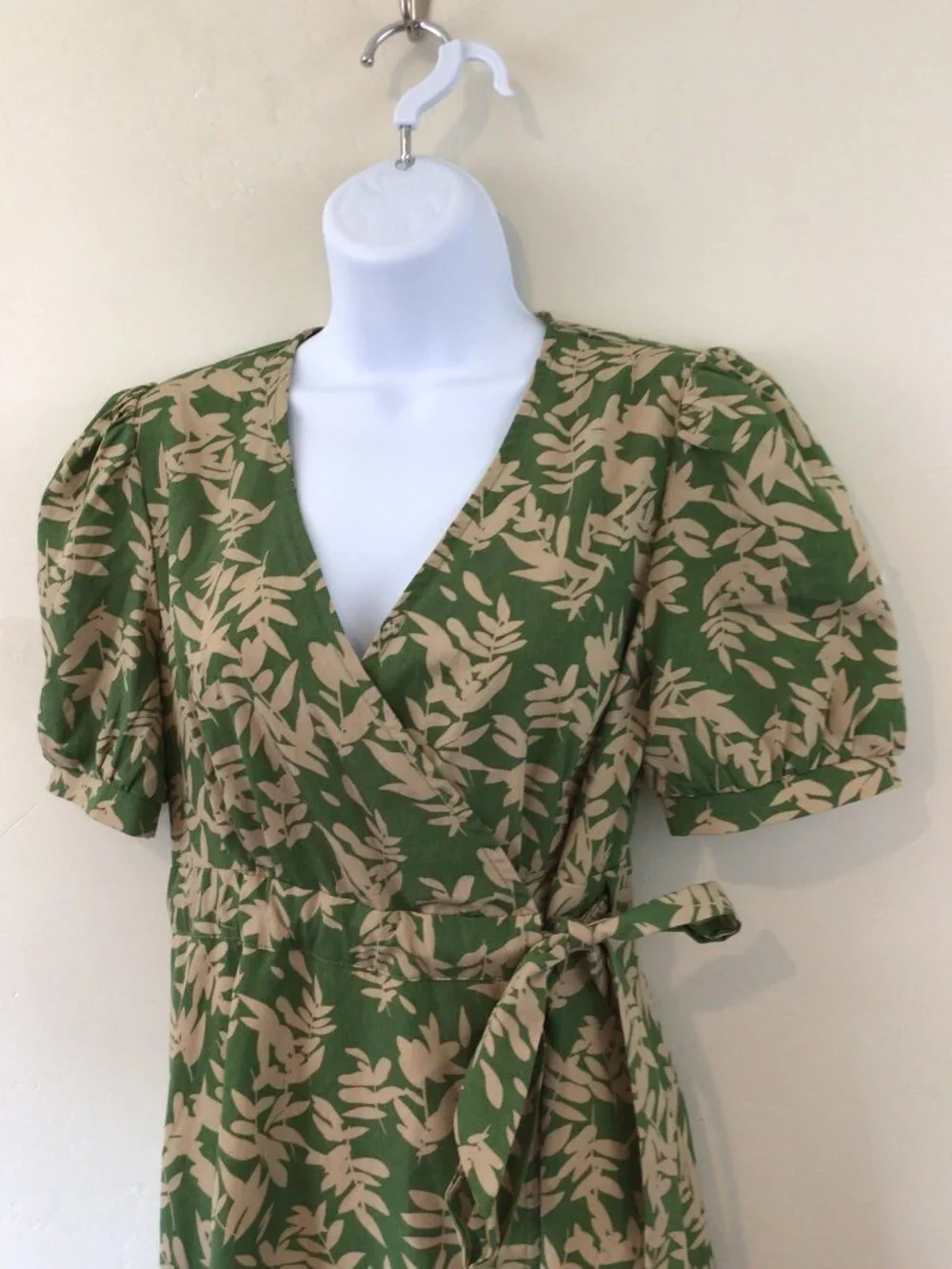 Dazy Green and Tan Print Puff Sleeve Tie Waist Long Dress - Picture 2 of 7